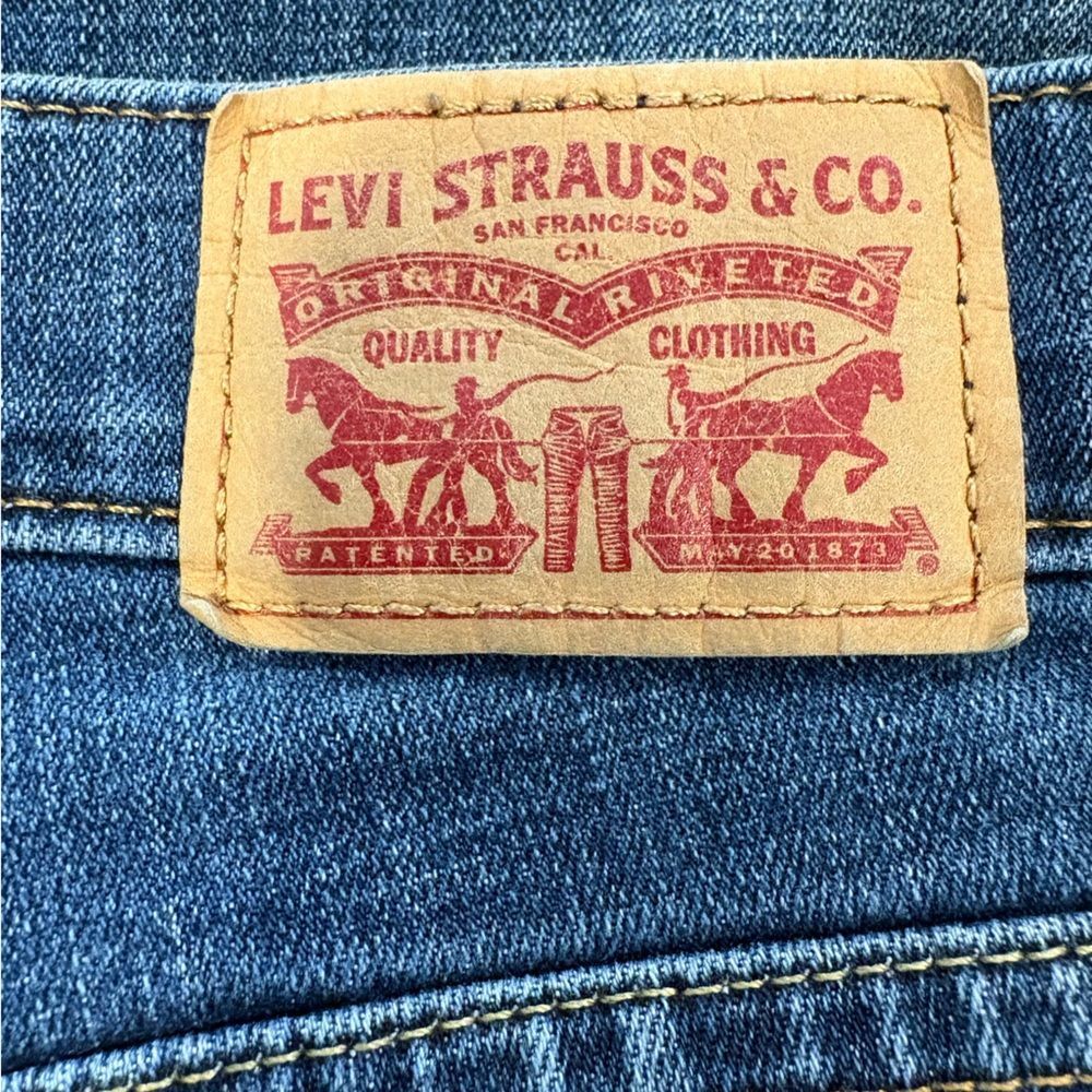 Levi's Women's Straight Leg Blue Jeans - Picture 5 of 11